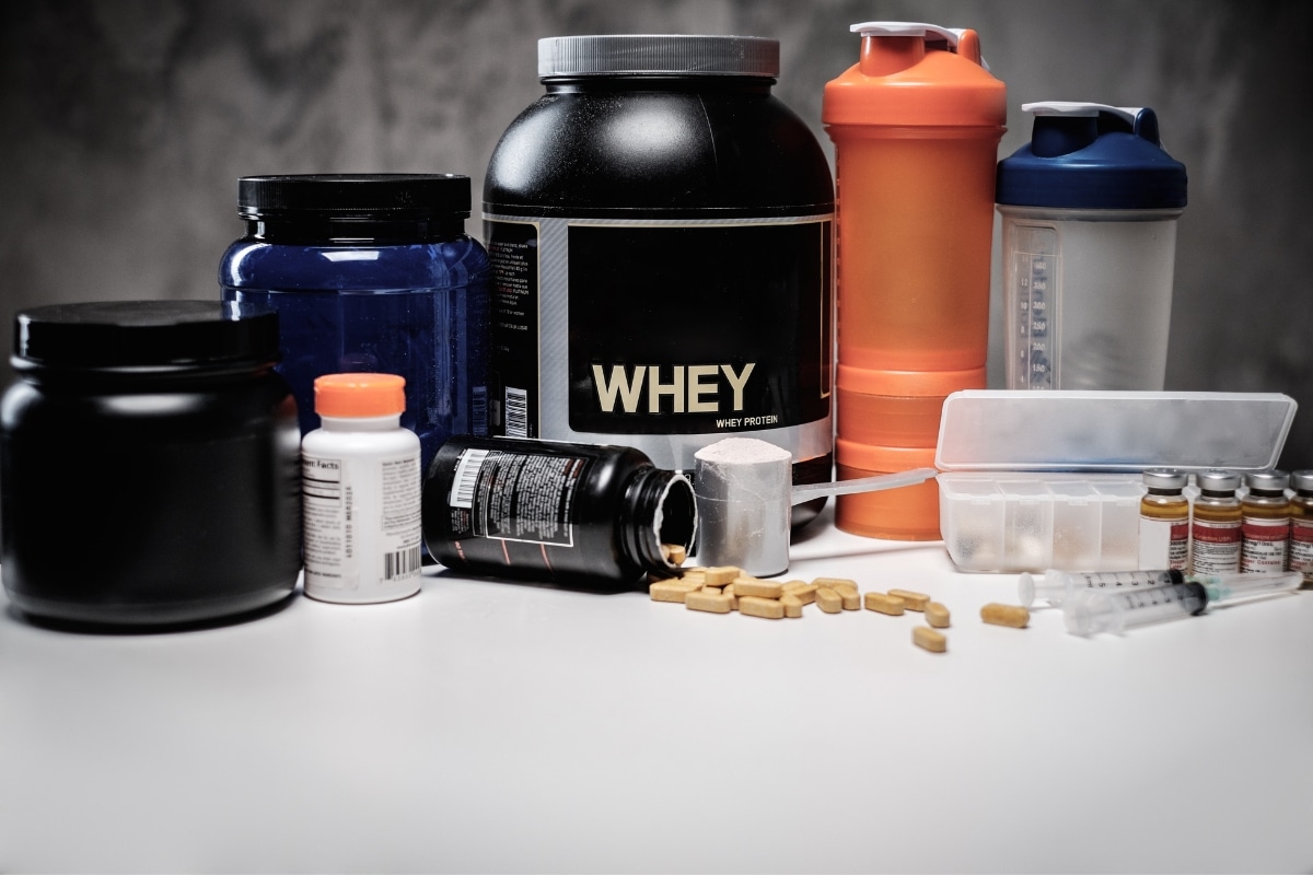 Graphic displaying the best dietary supplements for effective muscle gain